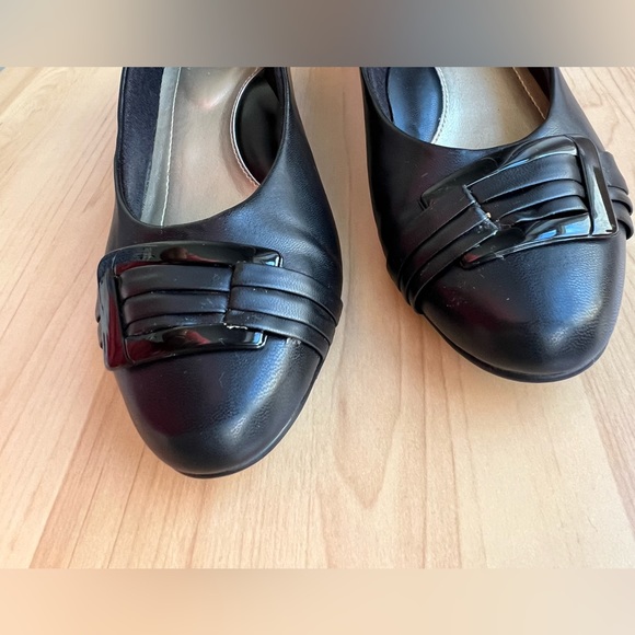 Hush Puppies -Shoes from Soft Style by Hush Puppies. Size 7 1/2” . Color Black. - Picture 7 of 9